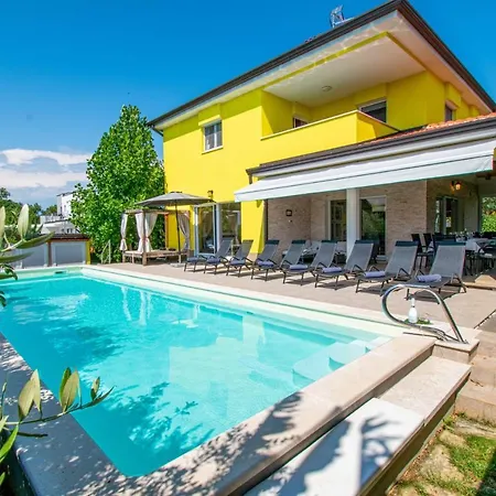 Villa Gaya In Porec,istrien By Istrabook Porec