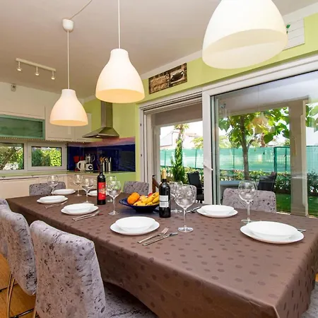 Villa Gaya In Porec,istrien By Istrabook *