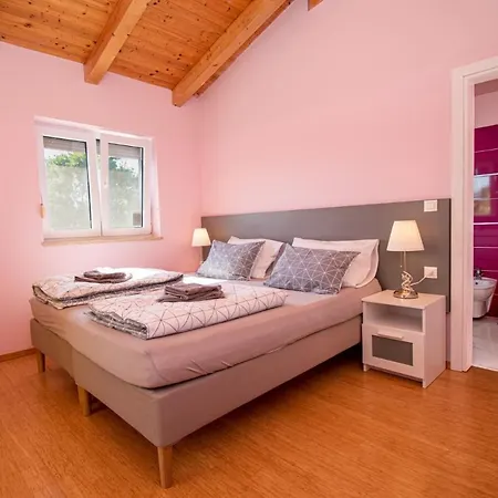 Villa Gaya In Porec,istrien By Istrabook *