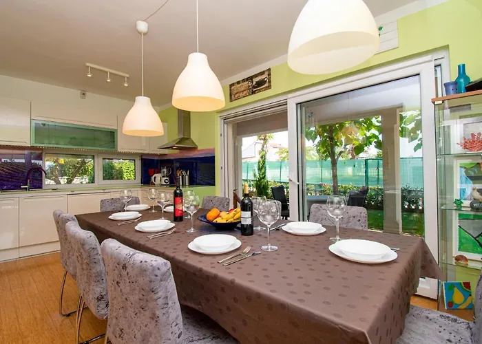 Villa Gaya In Porec,istrien By Istrabook *
