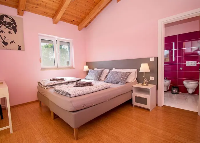 Villa Gaya In Porec,istrien By Istrabook *